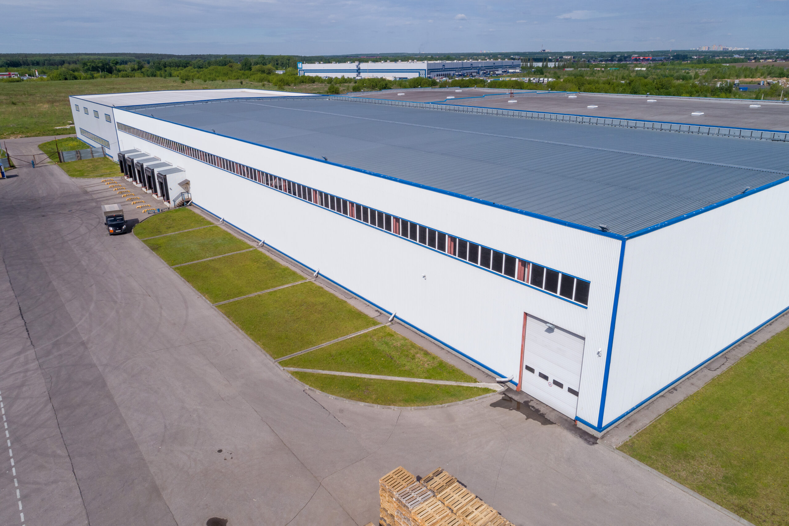Flat roof on a white warehouse